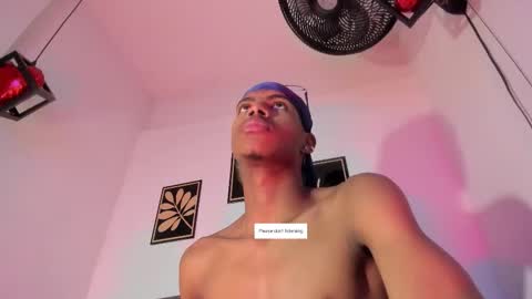 criss_zuri online show from March 12, 2026, 11:49 am