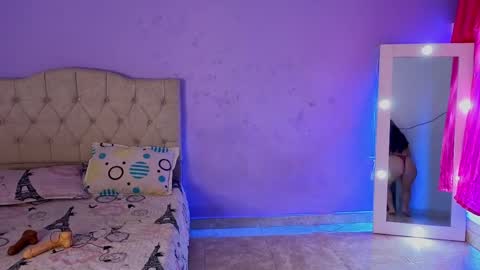 Snapshot of crisstal_7 chatting on May 20, 2026, 8:04 pm cristal online show from May 20, 2026, 8:04 pm