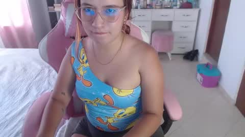 Snapshot of cristal_brown19 chatting on September 23, 2025, 7:39 pm andrea online show from September 23, 2025, 7:39 pm