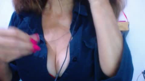 Snapshot of cristal_collins1 chatting on January 23, 2025, 11:26 am cristal_collins1 online show from January 23, 2025, 11:26 am