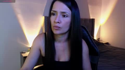  Alejandra from Wednesday to Saturday from 1000 pm to 400 am Colombian hour online show from November 26, 2025, 4:13 am