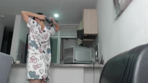 cristal beautiful online show from April 2, 2026, 10:13 am