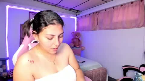cristal_smith20 online show from June 15, 2026, 12:29 pm