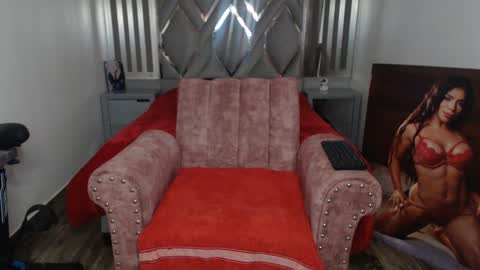 Snapshot of cristalbeautiful1 chatting on March 8, 2025, 10:56 pm Natalie online show from March 8, 2025, 10:56 pm