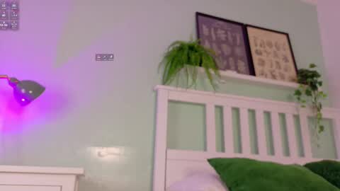 Nicole  Connection time 220pm-910pmCol online show from September 26, 2025, 7:40 pm