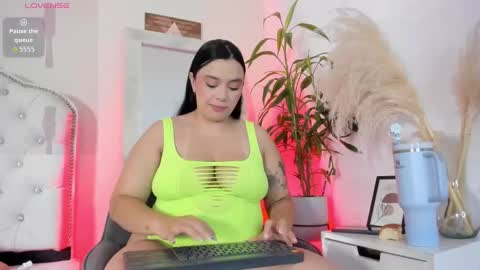 Cristal Cute  online show from October 9, 2025, 11:52 am
