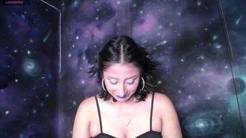 Cristal de Leon online show from September 12, 2025, 7:03 pm