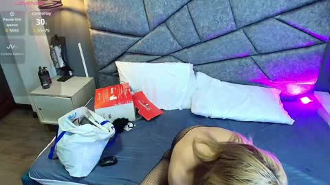 CRISTAL MILF online show from December 17, 2024, 7:26 pm