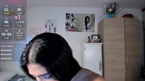 cristal online show from October 22, 2025, 2:17 pm