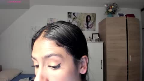 veronika online show from March 3, 2026, 2:39 am