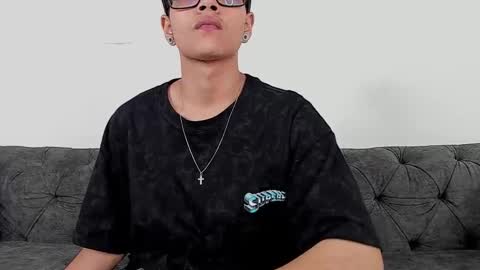 cristian_suarezz_ online show from October 8, 2025, 9:45 pm