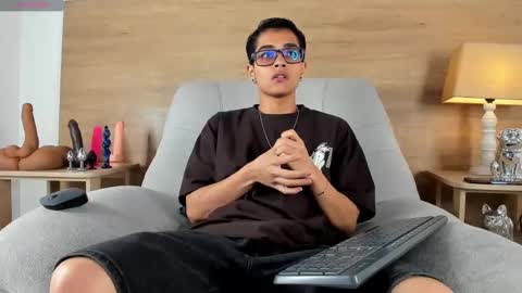 cristian_suarezz_ online show from October 9, 2025, 9:46 pm