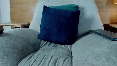 cristian_suarezz_ online show from October 10, 2025, 9:47 pm