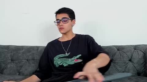 cristian_suarezz_ online show from October 11, 2025, 8:40 pm