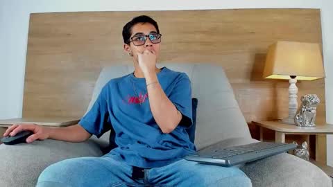 cristian_suarezz_ online show from October 12, 2025, 8:30 pm