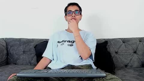 cristian_suarezz_ online show from October 14, 2025, 8:53 pm