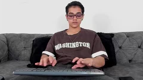 cristian_suarezz_ online show from October 16, 2025, 9:27 pm