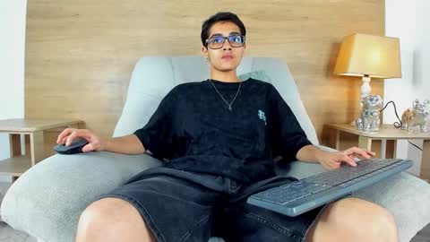 cristian_suarezz_ online show from October 19, 2025, 9:37 pm