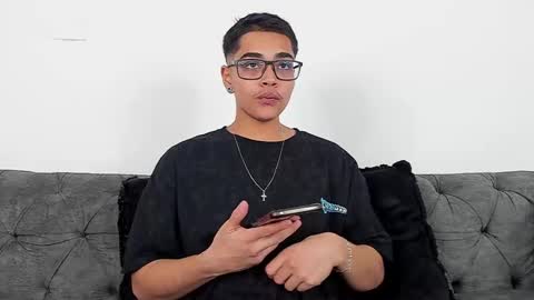 cristian_suarezz_ online show from October 22, 2025, 9:47 pm