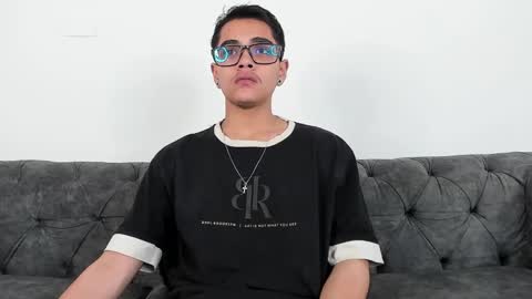 cristian_suarezz_ online show from October 27, 2025, 9:52 pm