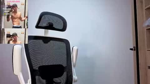 cristopher23  online show from October 8, 2025, 1:25 am