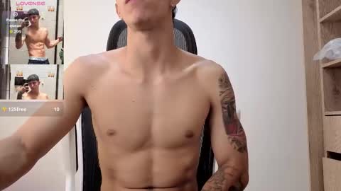 cristopher23  online show from October 8, 2025, 3:20 pm