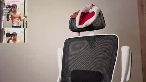 cristopher23  online show from December 2, 2025, 1:17 pm