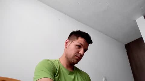 Snapshot of cristopher3042 chatting on February 9, 2025, 3:01 pm cristopher3042 online show from February 9, 2025, 3:01 pm