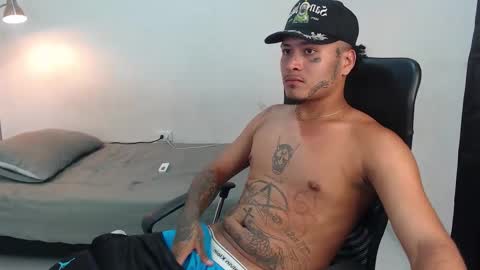 crow_black00 online show from September 23, 2025, 6:27 am