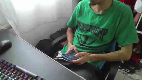 Snapshot of crudosoy chatting on September 27, 2025, 4:01 pm Carlo online show from September 27, 2025, 4:01 pm