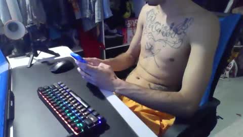 Snapshot of crudosoy chatting on October 30, 2025, 3:24 pm Carlo online show from October 30, 2025, 3:24 pm