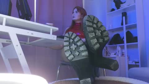 Cruel Siren online show from December 19, 2025, 7:04 am