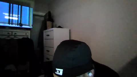 Snapshot of cruz815 chatting on April 8, 2026, 10:15 am cruz815 online show from April 8, 2026, 10:15 am