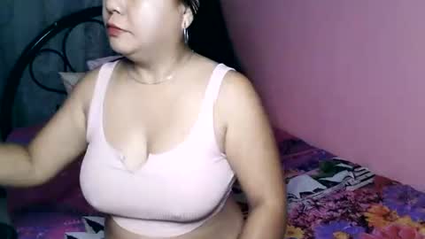 Snapshot of crystal_april chatting on February 19, 2026, 1:45 am Crys online show from February 19, 2026, 1:45 am