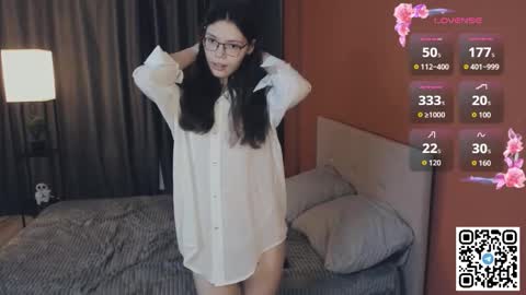 Crystal online show from November 18, 2025, 12:53 pm