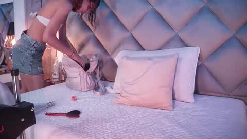 crystal_gilton online show from March 1, 2026, 7:05 pm