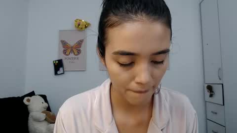 crystal_grilx online show from June 10, 2026, 7:02 pm