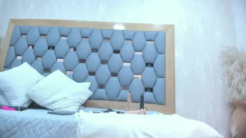 crystal_sm online show from May 21, 2026, 3:35 am