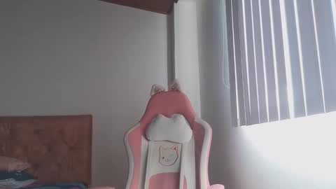 Snapshot of crystal_starx chatting on October 25, 2025, 2:24 pm Crystal Blaze online show from October 25, 2025, 2:24 pm