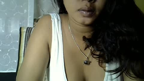 crystalbellax online show from May 18, 2026, 5:57 am