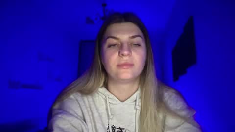 crystalblush01 online show from April 3, 2026, 6:39 pm