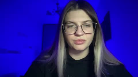 crystalblush01 online show from April 26, 2026, 5:10 pm