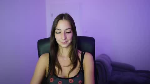 Crystalbrunette18 online show from June 1, 2026, 7:37 pm