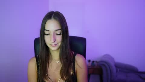 Snapshot of crystalbrunette18 chatting on June 14, 2026, 6:32 pm Crystalbrunette18 online show from June 14, 2026, 6:32 pm