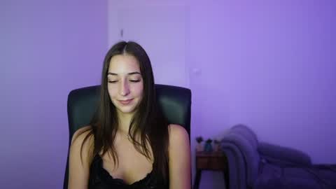 Snapshot of crystalbrunette18 chatting on June 24, 2026, 6:18 pm Crystalbrunette18 online show from June 24, 2026, 6:18 pm