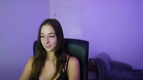 Snapshot of crystalbrunette18 chatting on July 7, 2026, 1:37 pm Crystalbrunette18 online show from July 7, 2026, 1:37 pm
