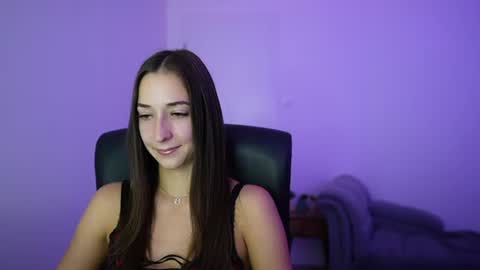 Snapshot of crystalbrunette18 chatting on July 13, 2026, 1:14 pm Crystalbrunette18 online show from July 13, 2026, 1:14 pm