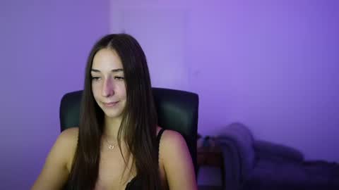 Snapshot of crystalbrunette18 chatting on July 16, 2026, 1:17 pm Crystalbrunette18 online show from July 16, 2026, 1:17 pm