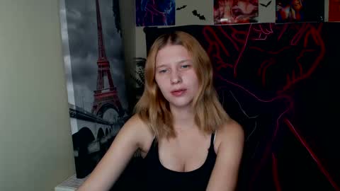 Stella online show from October 19, 2025, 6:52 pm