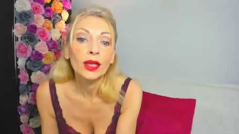 Snapshot of crystalgorgeous chatting on December 17, 2025, 4:24 pm Crsyatal online show from December 17, 2025, 4:24 pm
